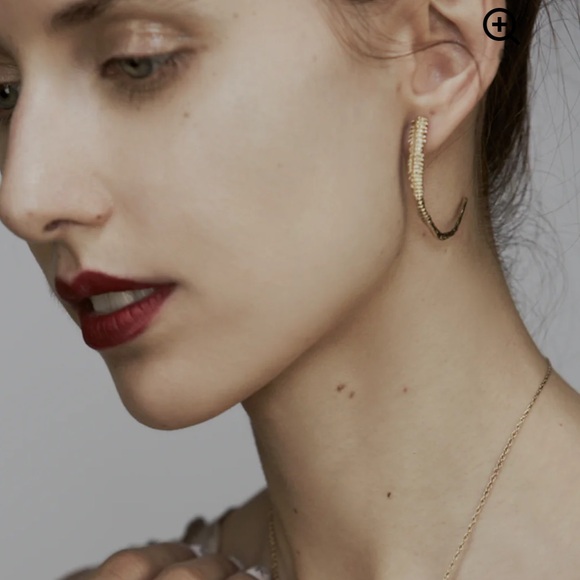 Verameat spine curved earrings - Picture 6 of 6